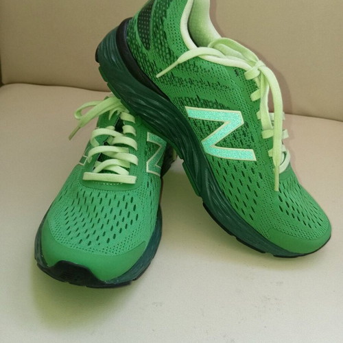New Balance sneakers new, size 38.5, green sports shoes