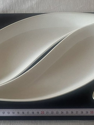 Yin Yang porcelain serving set with black wooden base, 2 large and 2 small platters