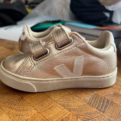 Veja toddler shoes size 24, like new, gold