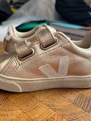 Veja toddler shoes size 24, like new, gold