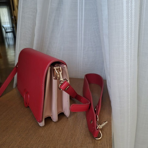 Carpisa bag like new, pink and red with extra strap