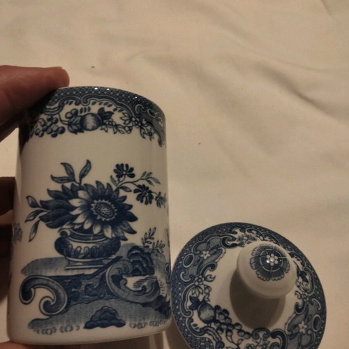 Fine porcelain jar with lid like new (The Spode Blue Room Collection)