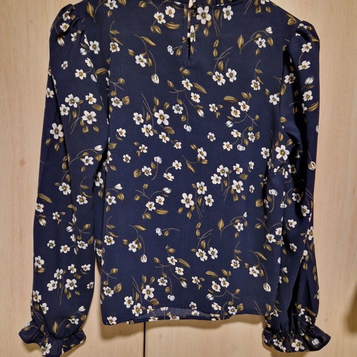 Shein long-sleeve shirt small like new with floral design