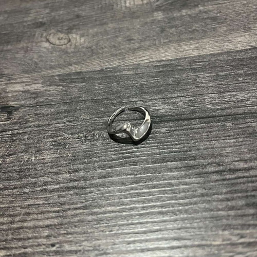 Silver ring brand new in excellent condition