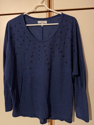 Дълъг ръкав блуза като нова, синя, с отворено деколте и декорации