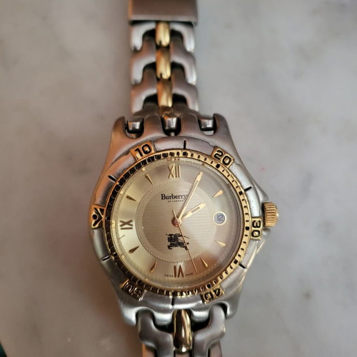 Burberry watch like new in excellent condition