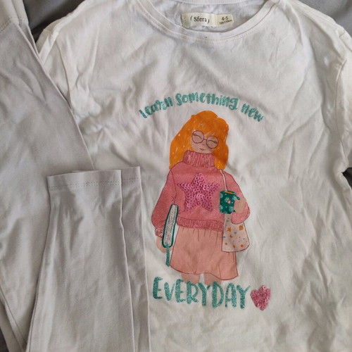 Girls' clothing set like new, 2 long-sleeve tops and 2 leggings, age 4
