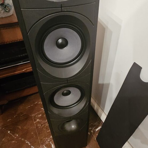 Sherwood sound amplifier used with equalizer and Wharfedale speakers
