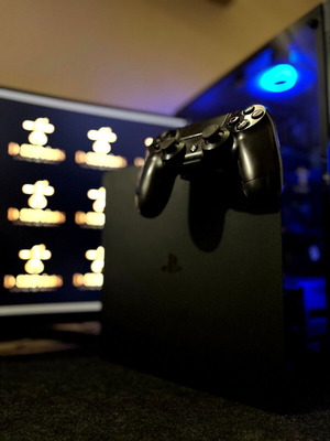 PS4 controller holder new, black color