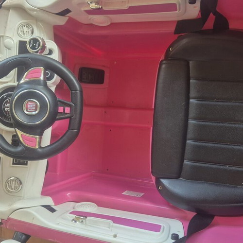 Fiat electric toy car like new with remote control