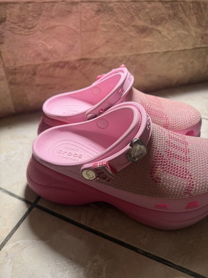 Crocs Juicy Couture collaboration pink clogs with rhinestones size 38 new