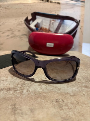 Tous purple sunglasses like new with case and cleaning cloth