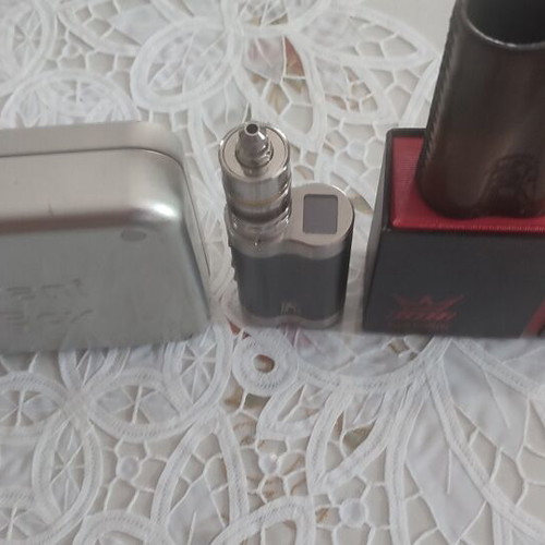 Dani 21700 and Gus vape set like new