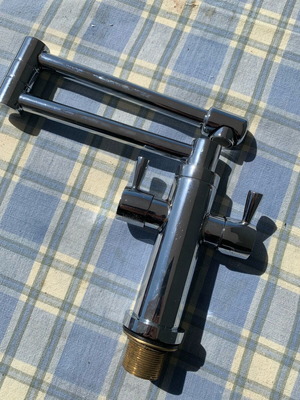 Set of 2 kitchen sink faucets like new, heavy-duty foldable