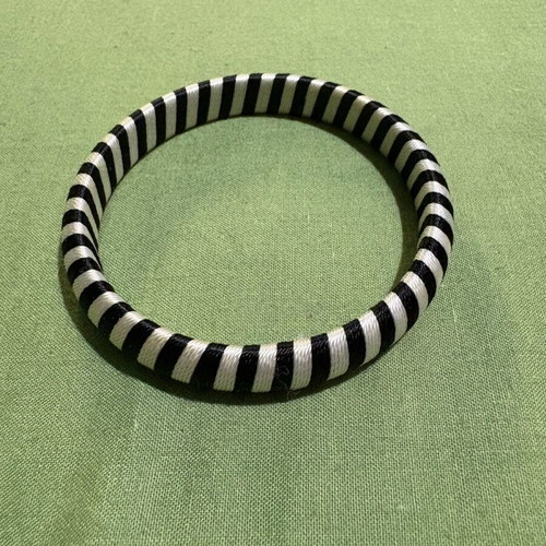 Bracelet like new, black and white