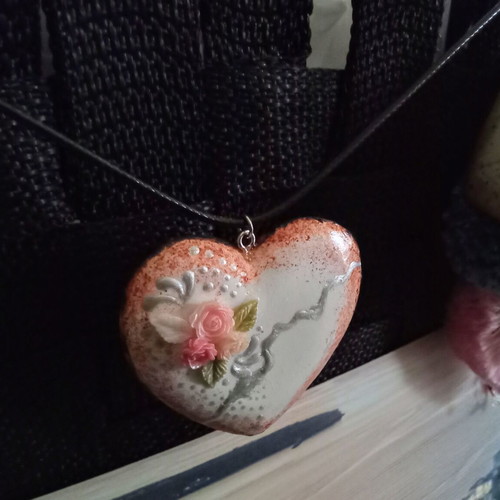 Handmade heart necklace new with painted roses