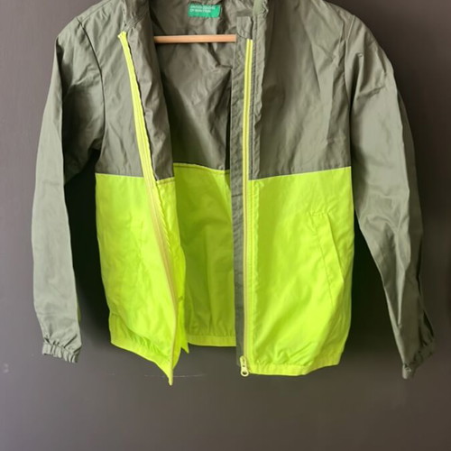United Colors of Benetton waterproof kids jacket like new, green and yellow, size 140 cm