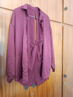Burgundy shirt with back opening like new, satin finish