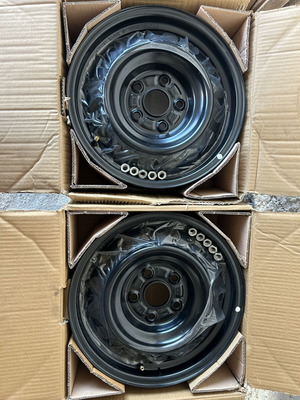Toyota 15” σιδερένιες ζάντες καινούριες, σετ 2 με μπουλόνια