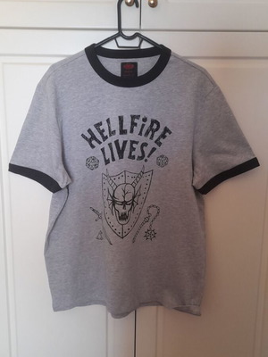 Stranger Things Hellfire Lives ringer T-shirt new, size L, gray-black