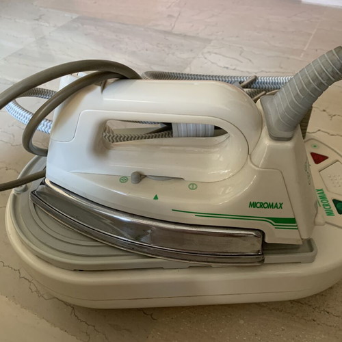 Stirella Professional Steam Iron like new, with water base and measuring cup