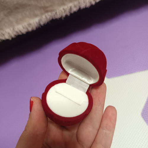 Ring box rose, like new, red