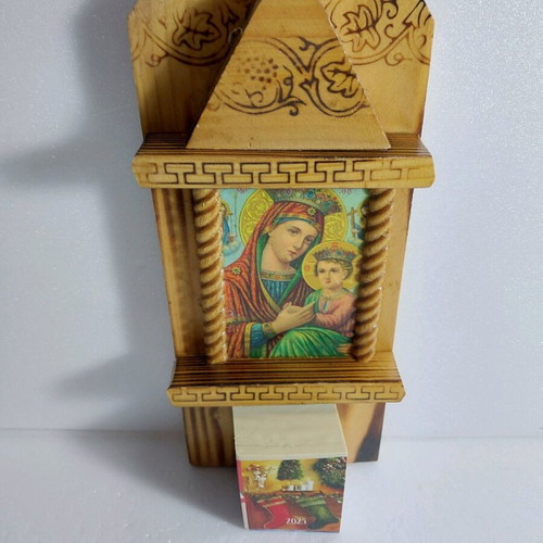 Wooden hanging calendar 2025 new in excellent condition