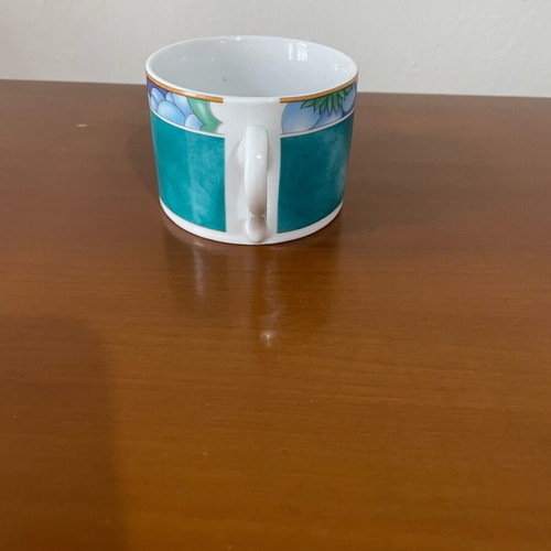 Set of 5 coffee/tea cups with saucers like new