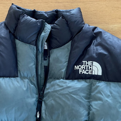 The North Face puffer jacket men’s size L like new, multicolor