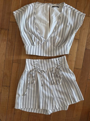Guess set in excellent condition, top medium bottom small, black and white