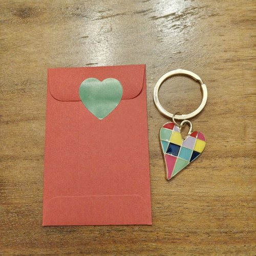 Metal heart keychain new, multicolored