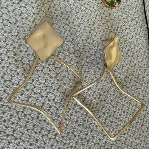 Jewelry set with 6 earrings and 1 necklace with stainless steel elephant element used, multicolor