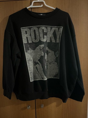 ZARA Rocky sweatshirt size M like new, black