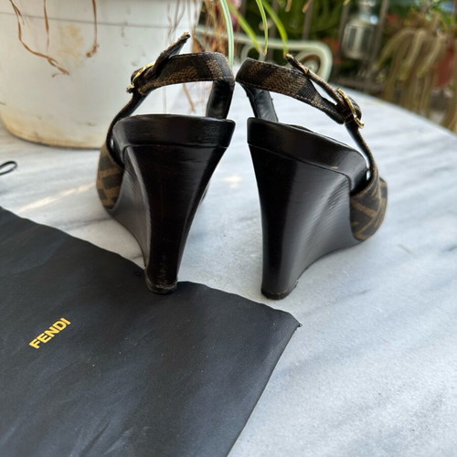Fendi platform sandals size 37 like new with pouch