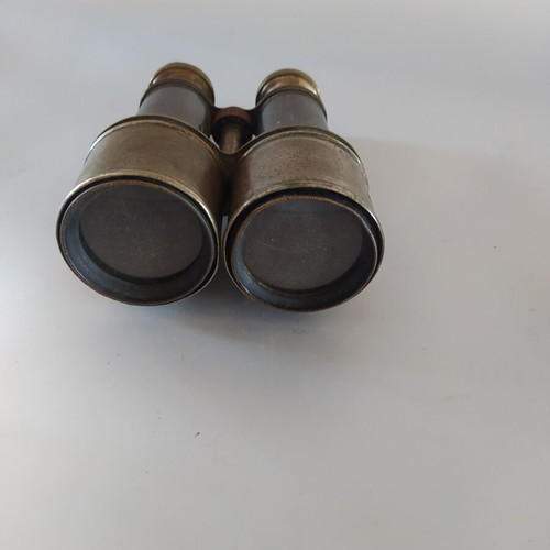 Binoculars used, World War I era, good condition