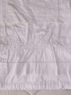 Bed sheet and pillowcase sets used, 3 bed sheets and 6 pillowcases