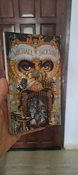 Βιβλίο σε άριστη κατάσταση..Michael Jackson.