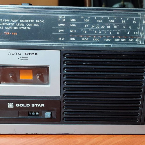 Gold Star TCR-444 vintage radio-cassette player used, 80s