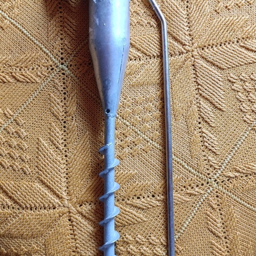 Metal Ground Screw Base like new, for beach umbrellas