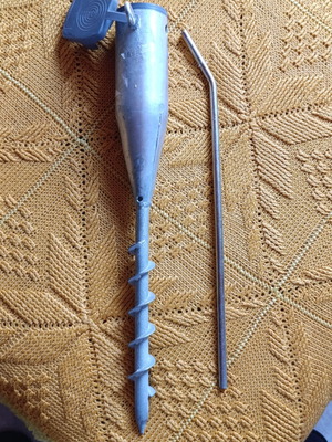 Metal Ground Screw Base like new, for beach umbrellas