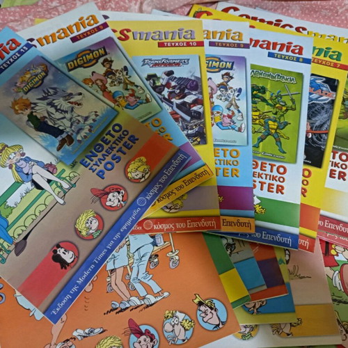 Comics Mania pack of 32 with posters
