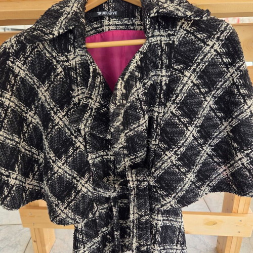 Cropped coat like new, black and white with fuchsia lining and belt