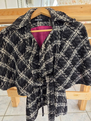 Cropped coat like new, black and white with fuchsia lining and belt