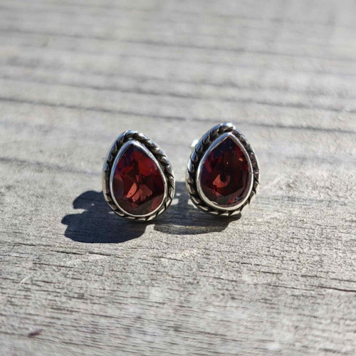 Silver Earrings with Garnet New
