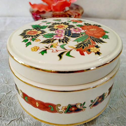 Sadler porcelain box like new in ecru color with colorful decorations