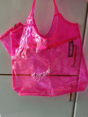 Transparent shoulder beach bag with fuchsia pouch new