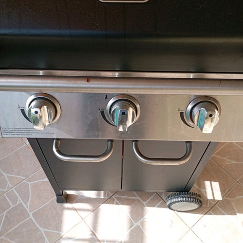 Bbq Nattera gas grill 3 burners used with side shelves