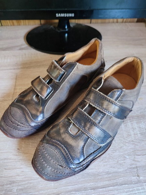 S.P. Shoes men's leather sneakers size 40 new, distressed style