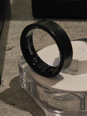 Samsung Galaxy Ring size 11 like new