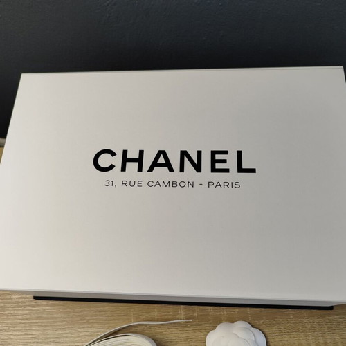 Chanel Rue Cambon 31 White Box used from Paris Boutique